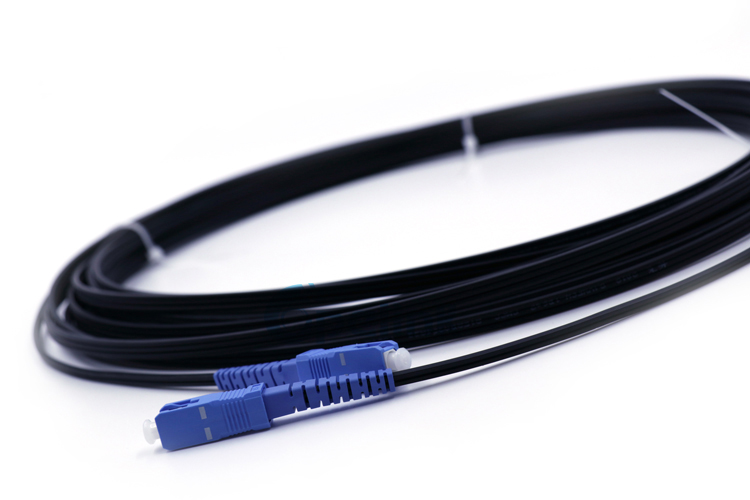 Reciba un pedido de cable de conexión de fibra óptica FTTH de 10000 USD de un cliente de EE. UU.